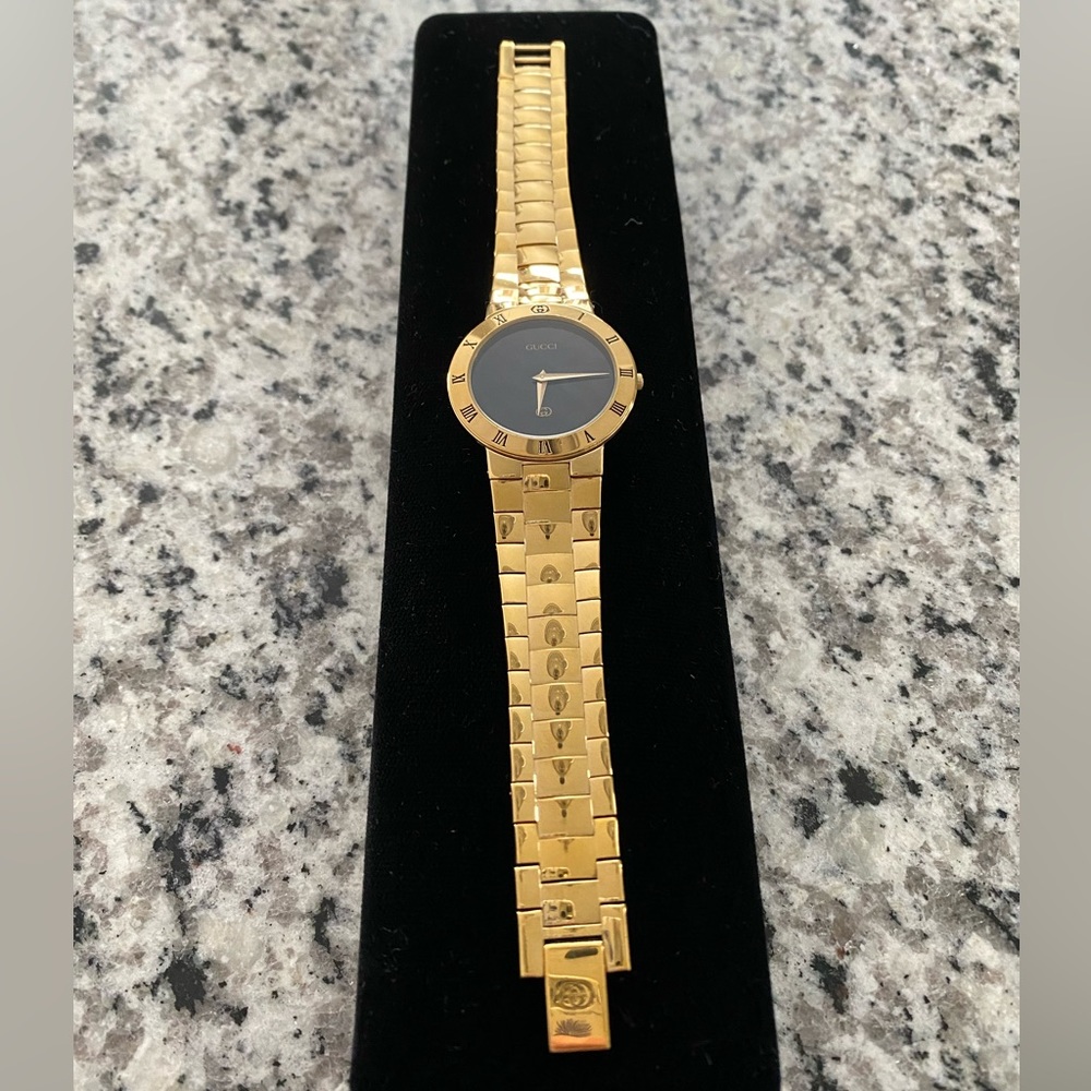 Gucci 3300m gold plated vintage 90 eras watch in EXCELLENT condition 🌟